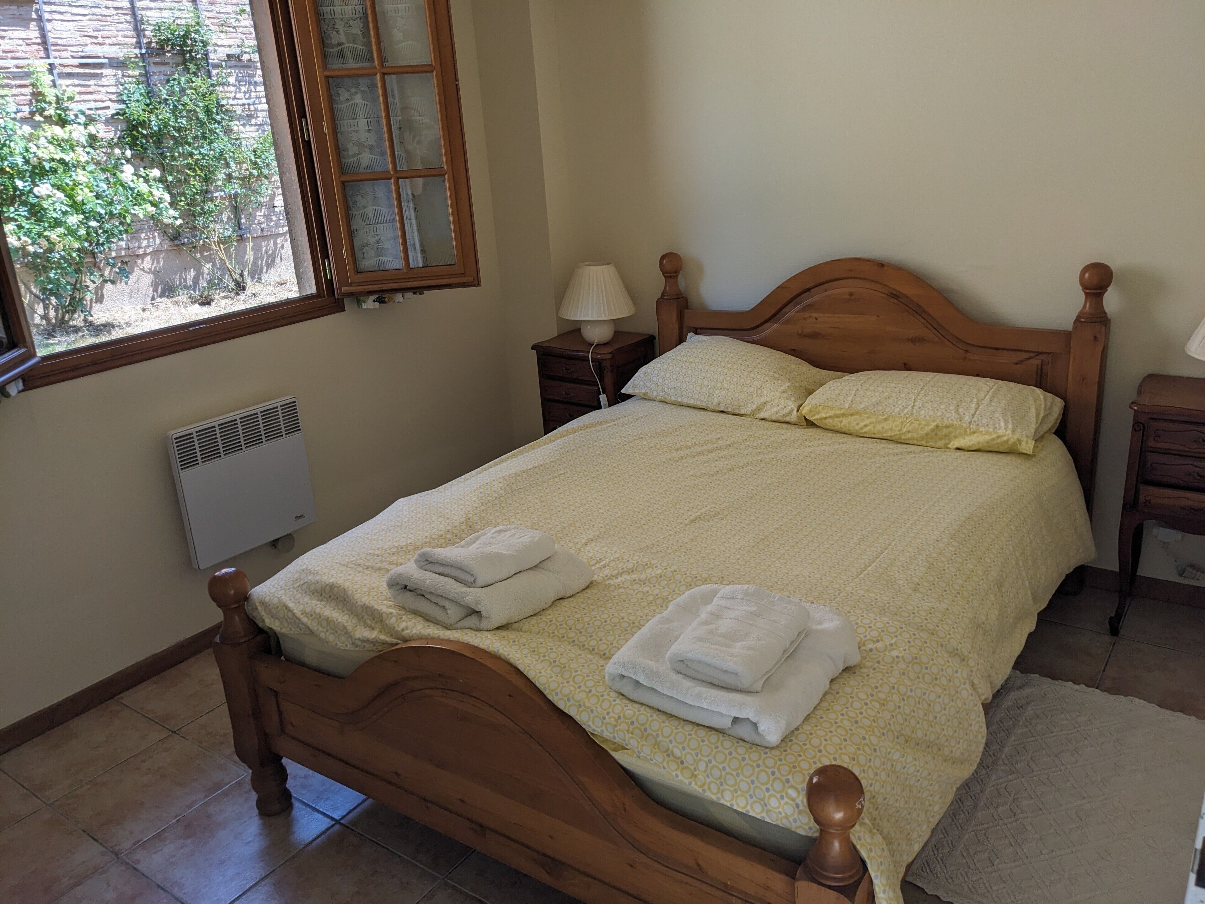 2 bedrooms, iron/ironing board, WiFi, bed sheets