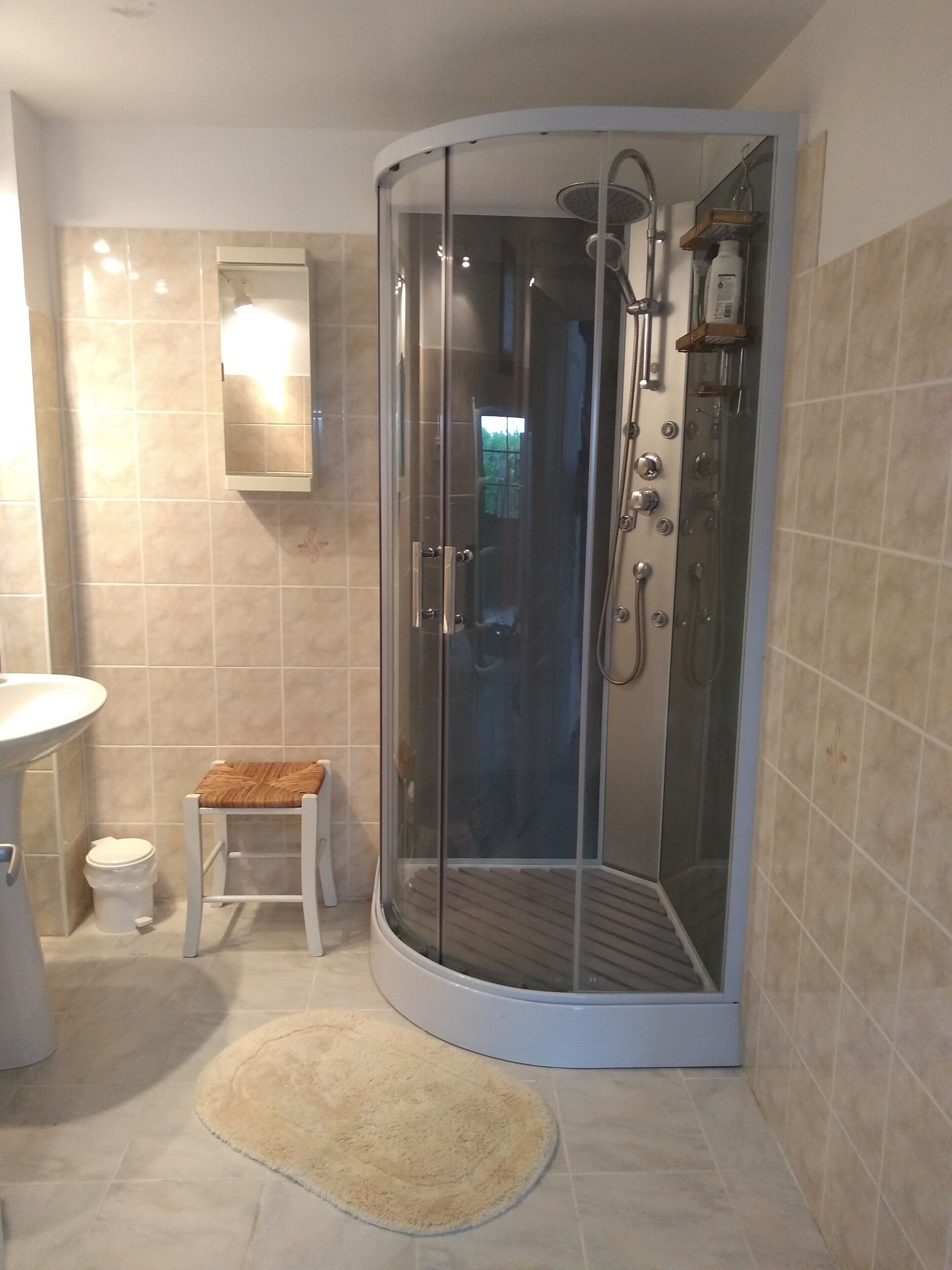 Dusche, Haartrockner, Handtücher