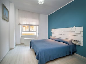 Unclassified image, 5 of 30, button - 3Bed Flat Priv Parking Metro 4min Walk (Roma)