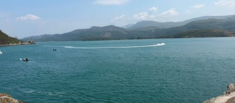 Barmouth Harbour 2-bed Flat, Sleeps 8 w/ Sea View