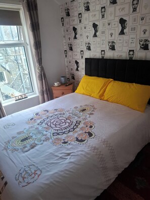 2 bedrooms, bed sheets