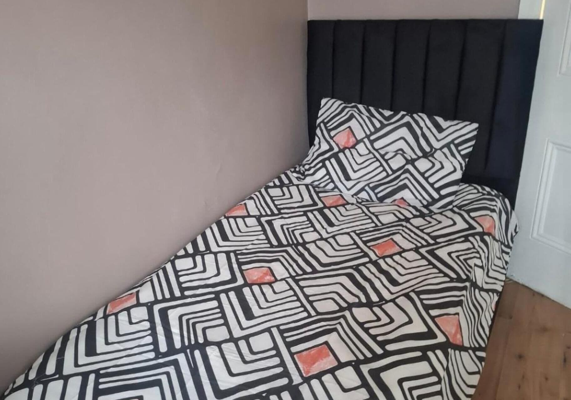 2 bedrooms, bed sheets