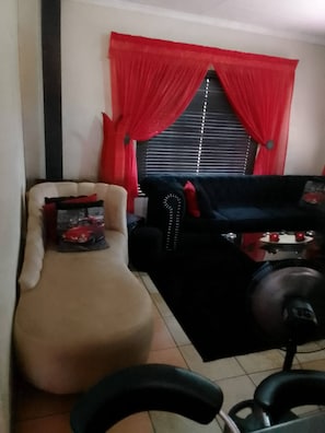 Room, 3 Bedrooms, Accessible, Patio | Living room