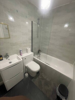 Room, 2 Bedrooms | Bathroom - Room-peaceful Abode 2 Rooms With a Priva (London)