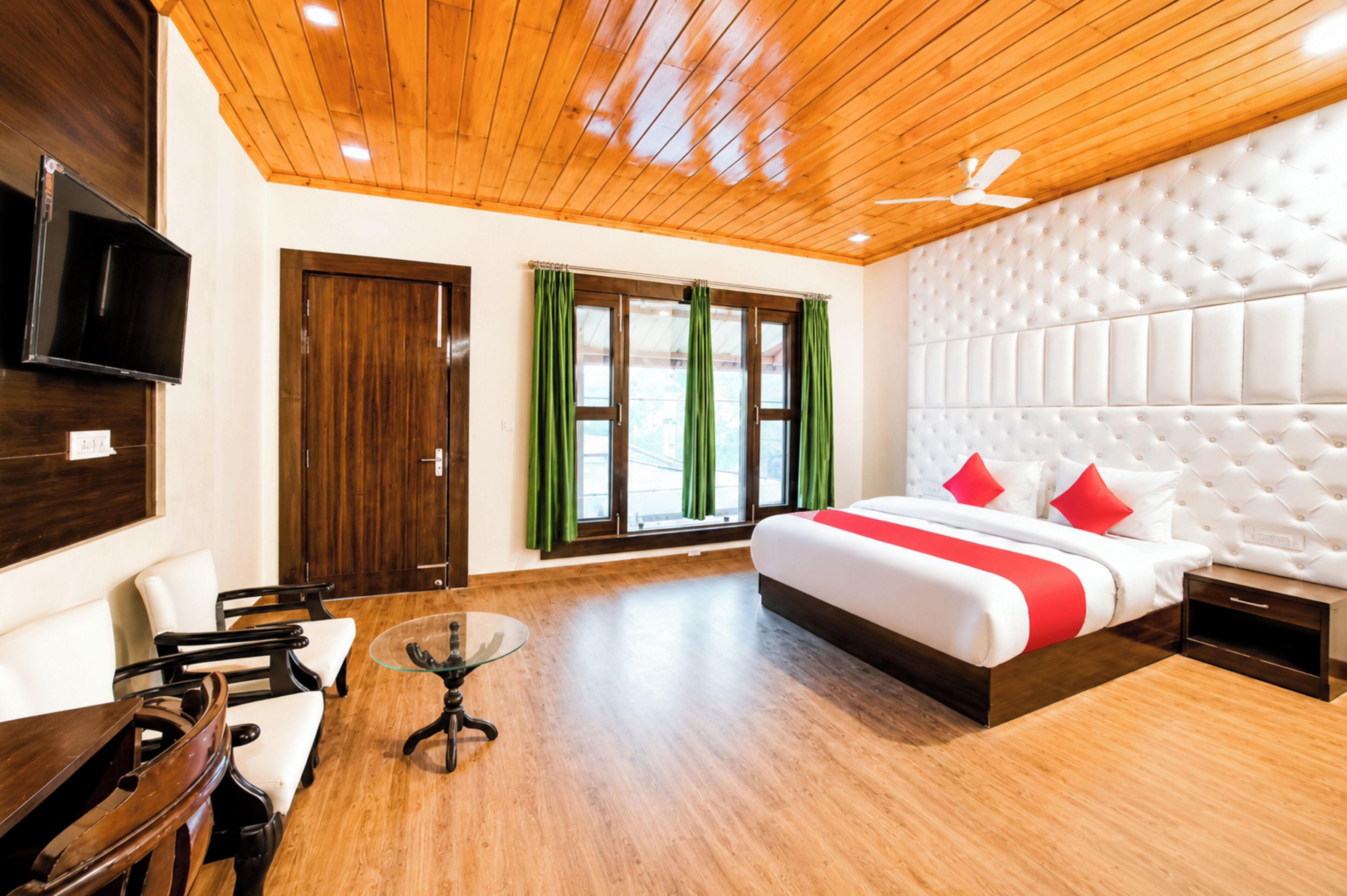 Deluxe Double Room, Multiple Beds | Hypo-allergenic bedding, desk, soundproofing, free WiFi