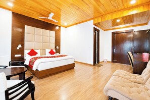 Quarto casal luxo, várias camas | Vista do quarto