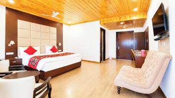 Deluxe Double Room, Multiple Beds | Hypo-allergenic bedding available, desk, soundproofing, WiFi (free)