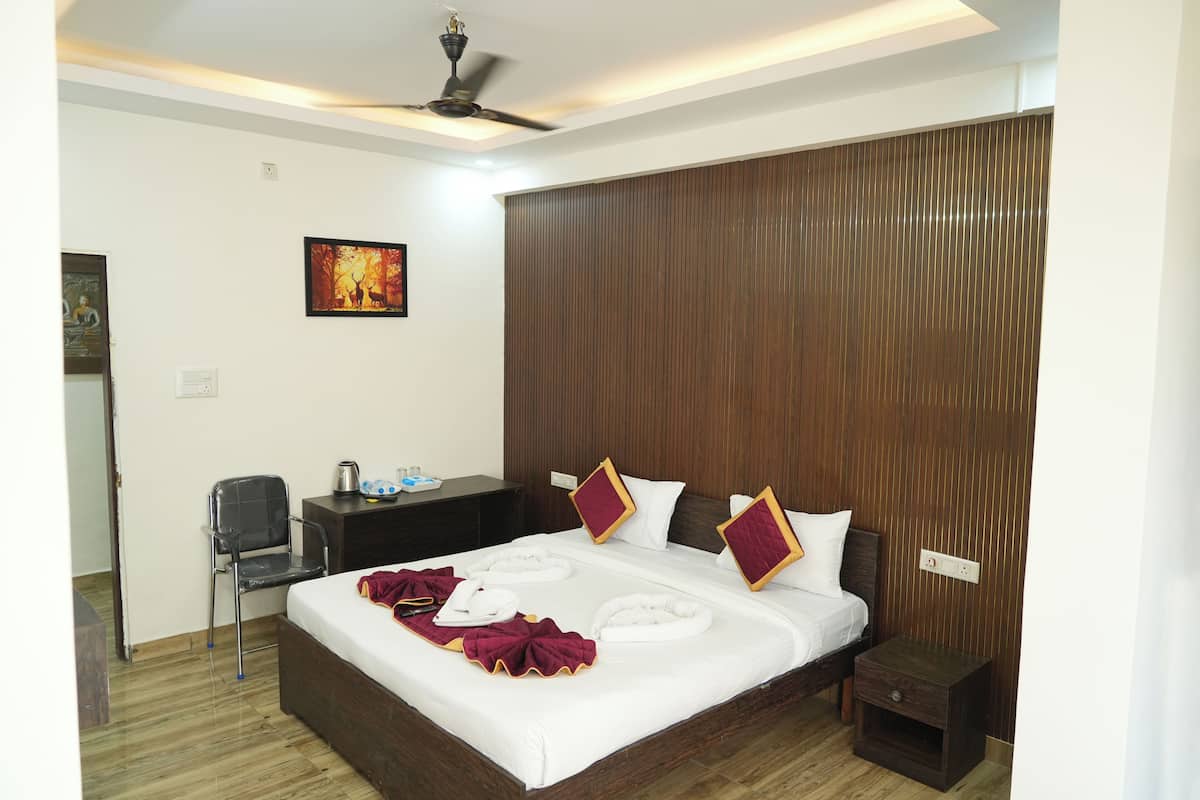 Superior Double Room | Desk, WiFi (free)