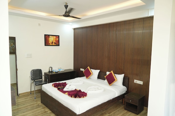 Superior Double Room | Desk, WiFi (free)