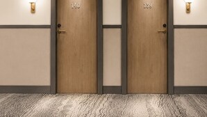 A hallway with two doors labeled 139 and 140, each with a light fixture above. - Hotel AMANO München Stachus (Munich)