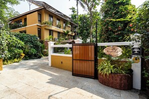 A gated entrance to a residential property with a sign indicating 'Shangri-La The Banyan Court Village 4'. - Staymaster Shangrila-4BR Private villa  (Marra)