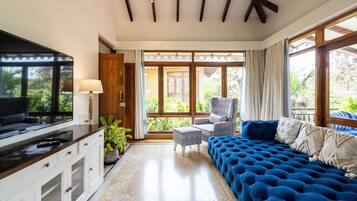 Villa Deluxe, 4 chambres, piscine privée | Coin séjour