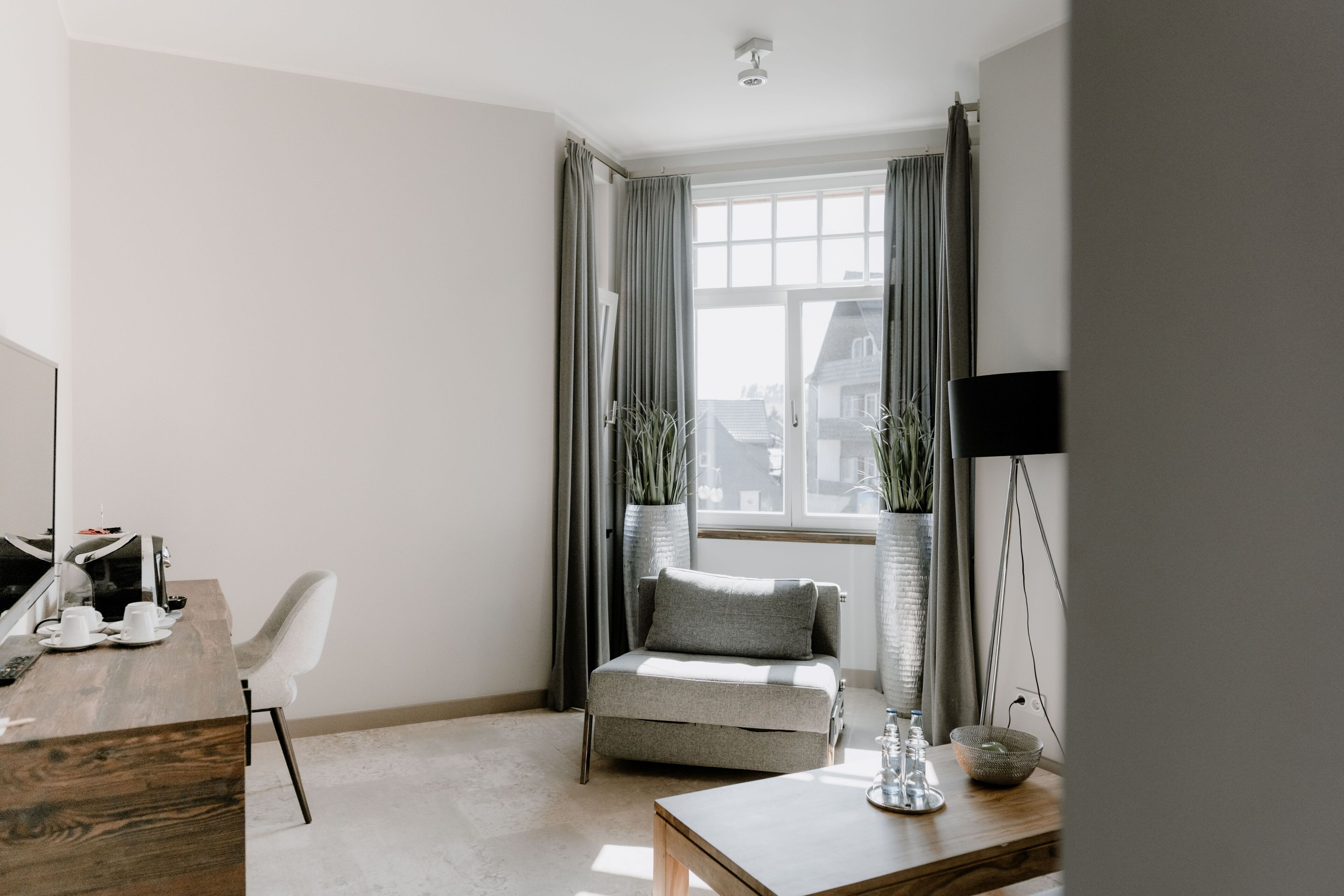 Deluxe Suite, City View | In-room safe, desk, laptop workspace, soundproofing