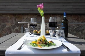 Suite - balkon | Udendørs spisemuligheder