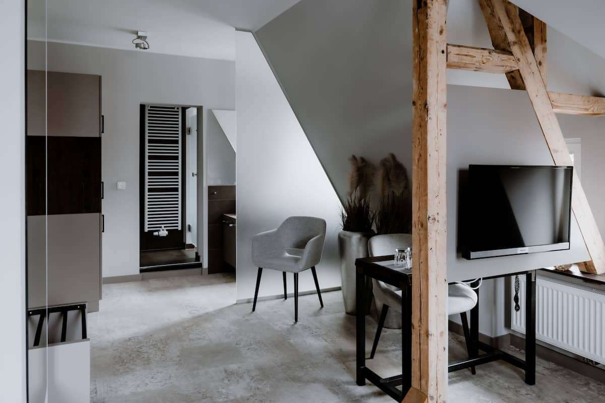 Habitación doble | Caja de seguridad en la habitación y escritorio