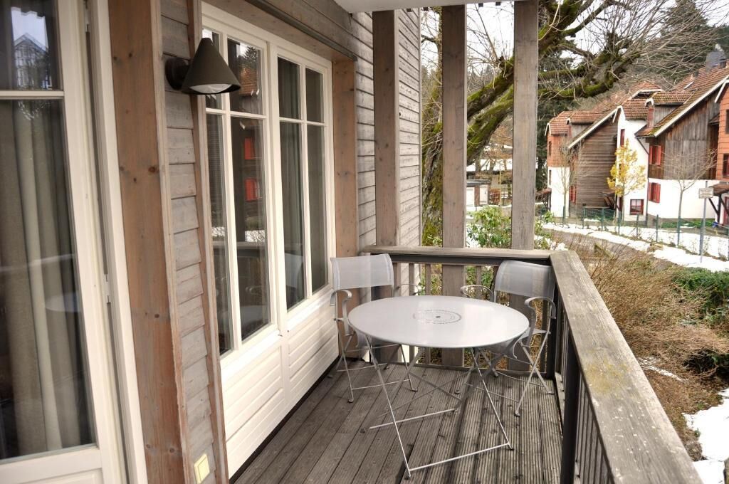 Suite - balkon | Pengeskab på værelset, skrivebord, arbejdsområde til bærbare computere