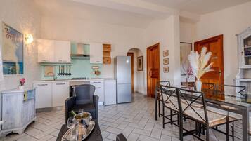 Apartment, 2 Bedrooms | Dining
