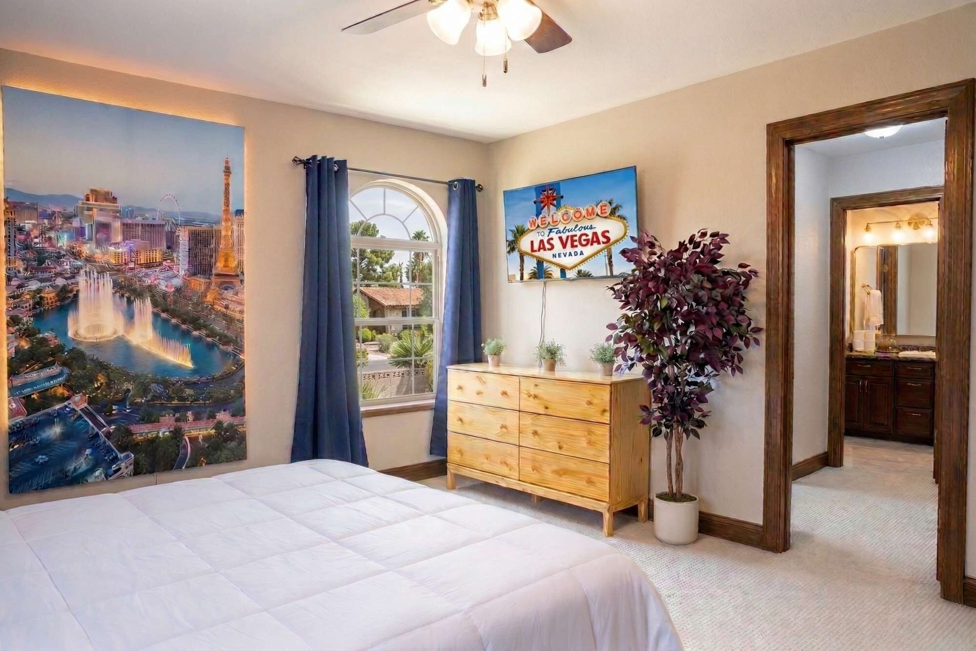 5 bedrooms, desk, iron/ironing board, travel cot
