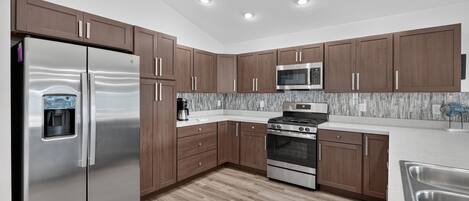 Coffee/tea maker, fridge, microwave, oven