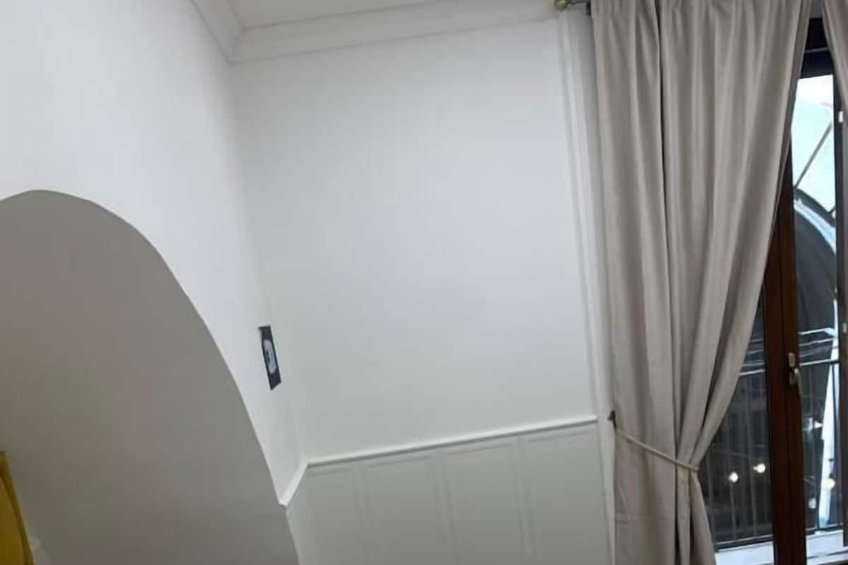 Tallelokero huoneessa, äänieristys, silitysrauta/-lauta, ilmainen Wi-Fi