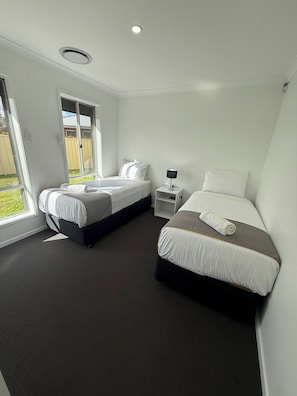 3 bedrooms, iron/ironing board, WiFi (free), bed sheets