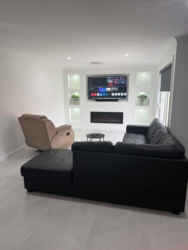 The Holiday Home Griffith - 3 bedrooms -2 bathroom , Double Garage
NSW 2680