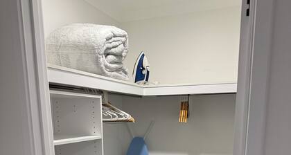 The Holiday Home Griffith - 3 bedrooms -2 bathroom , Double Garage
NSW 2680