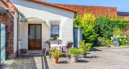 Holiday Home "Kleines Ferienhaus" with Shared Terrace and Wi-Fi