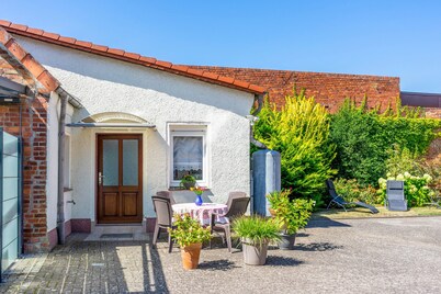 Holiday Home "Kleines Ferienhaus" with Shared Terrace and Wi-Fi