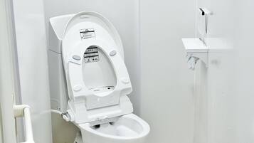 淋浴設備、風筒、坐浴桶、提供毛巾