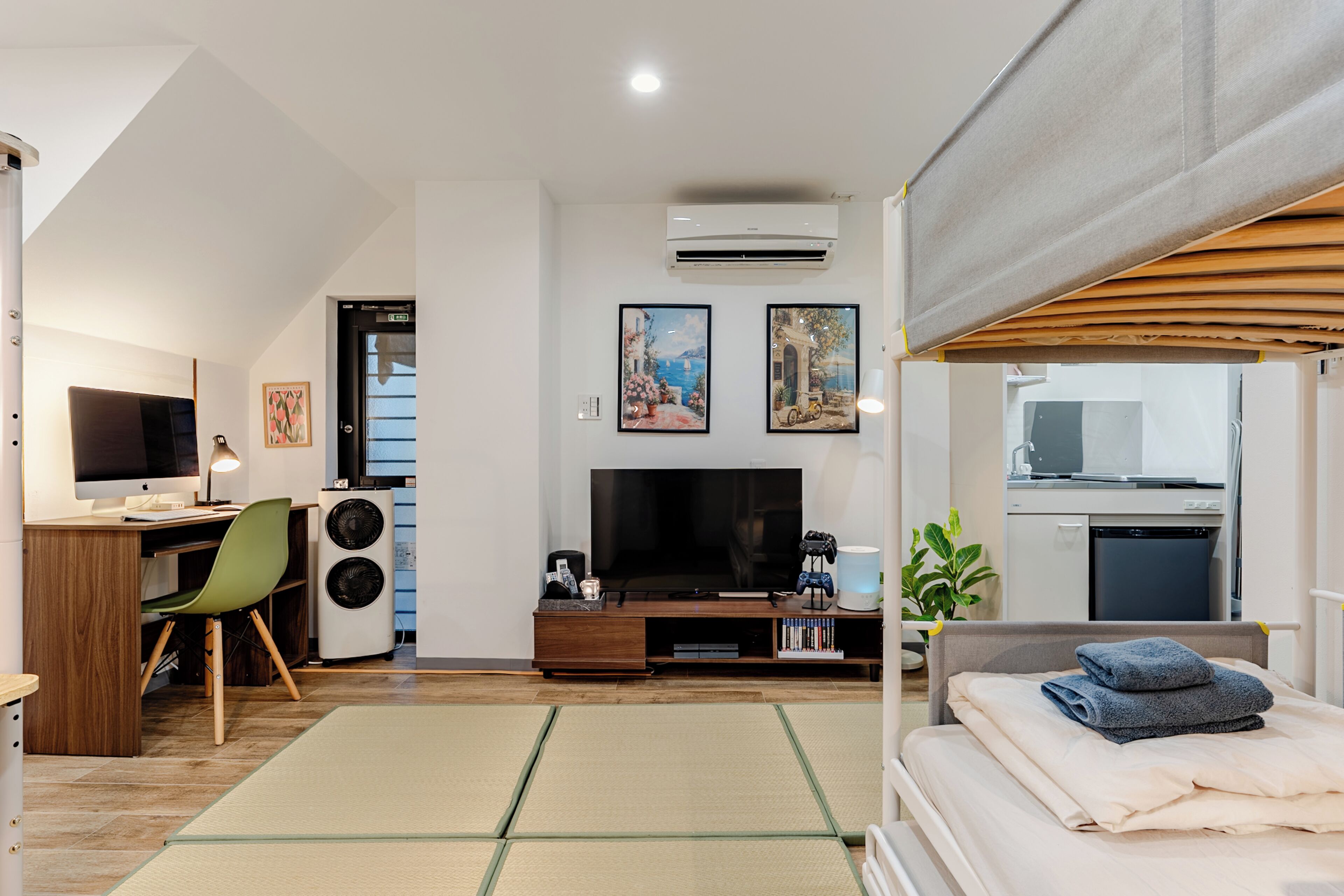 1 bedroom, desk, WiFi (free), bed sheets