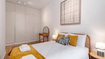 2 bedrooms, iron/ironing board, WiFi, bed sheets