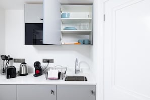 Ảnh chưa phân loại, 3 trong số 28 ảnh, nút