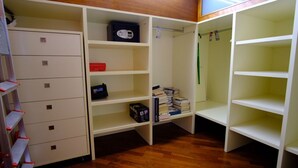 Interior - A comfortable flat of 50sqm, ideal for four people, located on the third floor of a building without an elevator (access via stairs).The property is situated in the historic center, within the restricted traffic zone, just steps away from the Cathedral & (Piacenza)