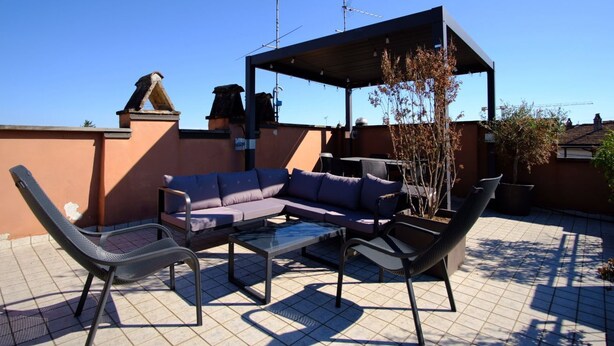 Outdoor dining - A comfortable flat of 50sqm, ideal for four people, located on the third floor of a building without an elevator (access via stairs).The property is situated in the historic center, within the restricted traffic zone, just steps away from the Cathedral & (Piacenza)