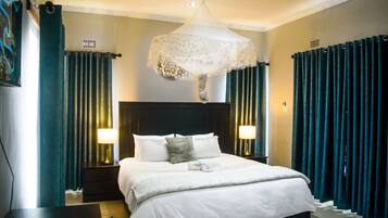 Cortinas blackout, tabla de planchar con plancha y wifi gratis