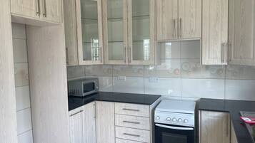 Refrigerador, microondas