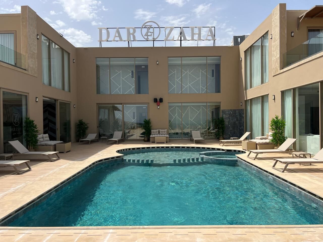 2 piscinas al aire libre