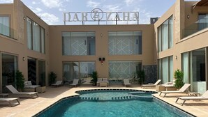 2 outdoor pools