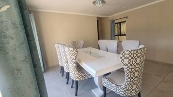 Double or Twin Room | Dining