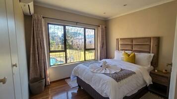 Double or Twin Room | In-room safe, iron/ironing board, free WiFi