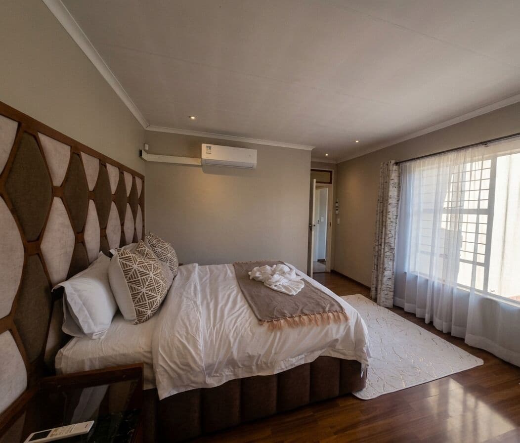 Double or Twin Room | In-room safe, iron/ironing board, free WiFi