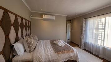 Double or Twin Room | In-room safe, iron/ironing board, free WiFi