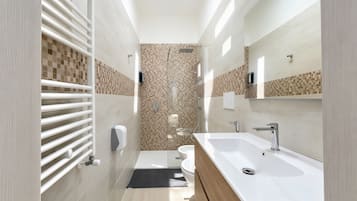 Dusche, Haartrockner, Handtücher
