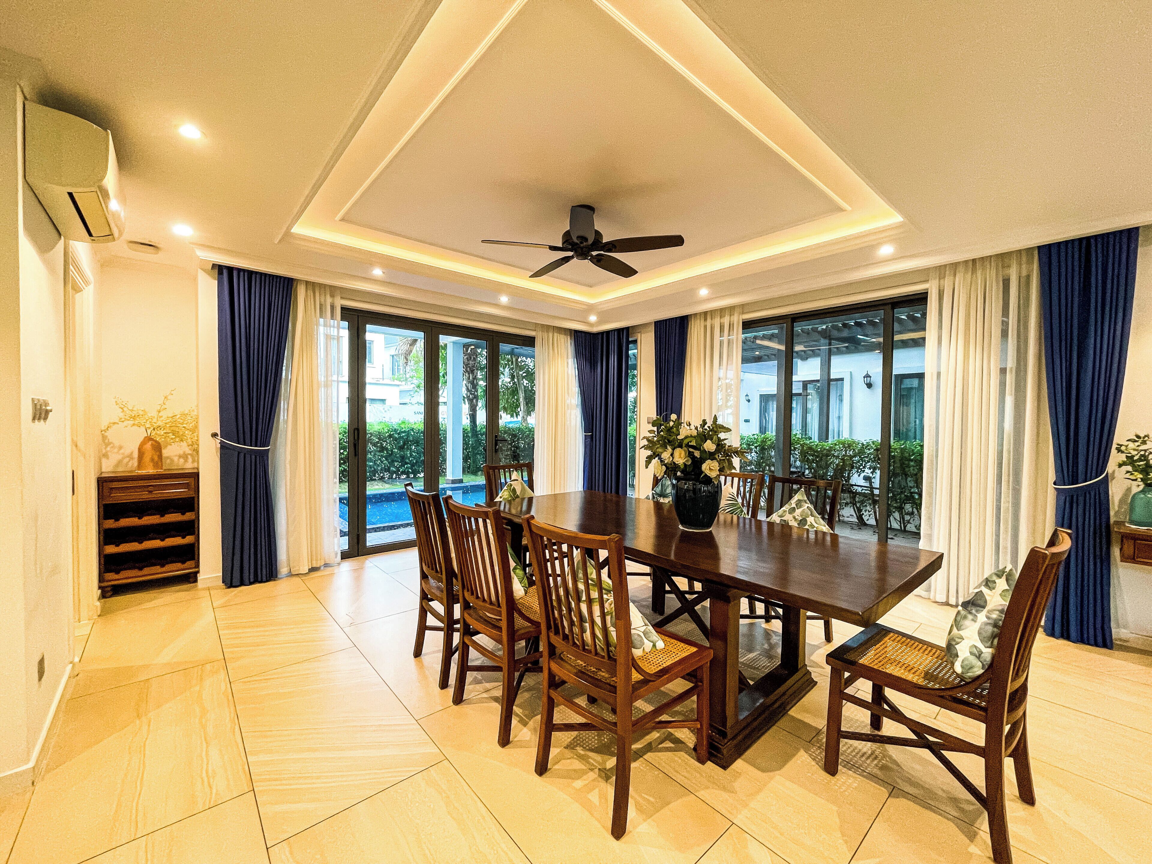 Family Villa, 4 Bedrooms, Non Smoking, Garden View | Dining
