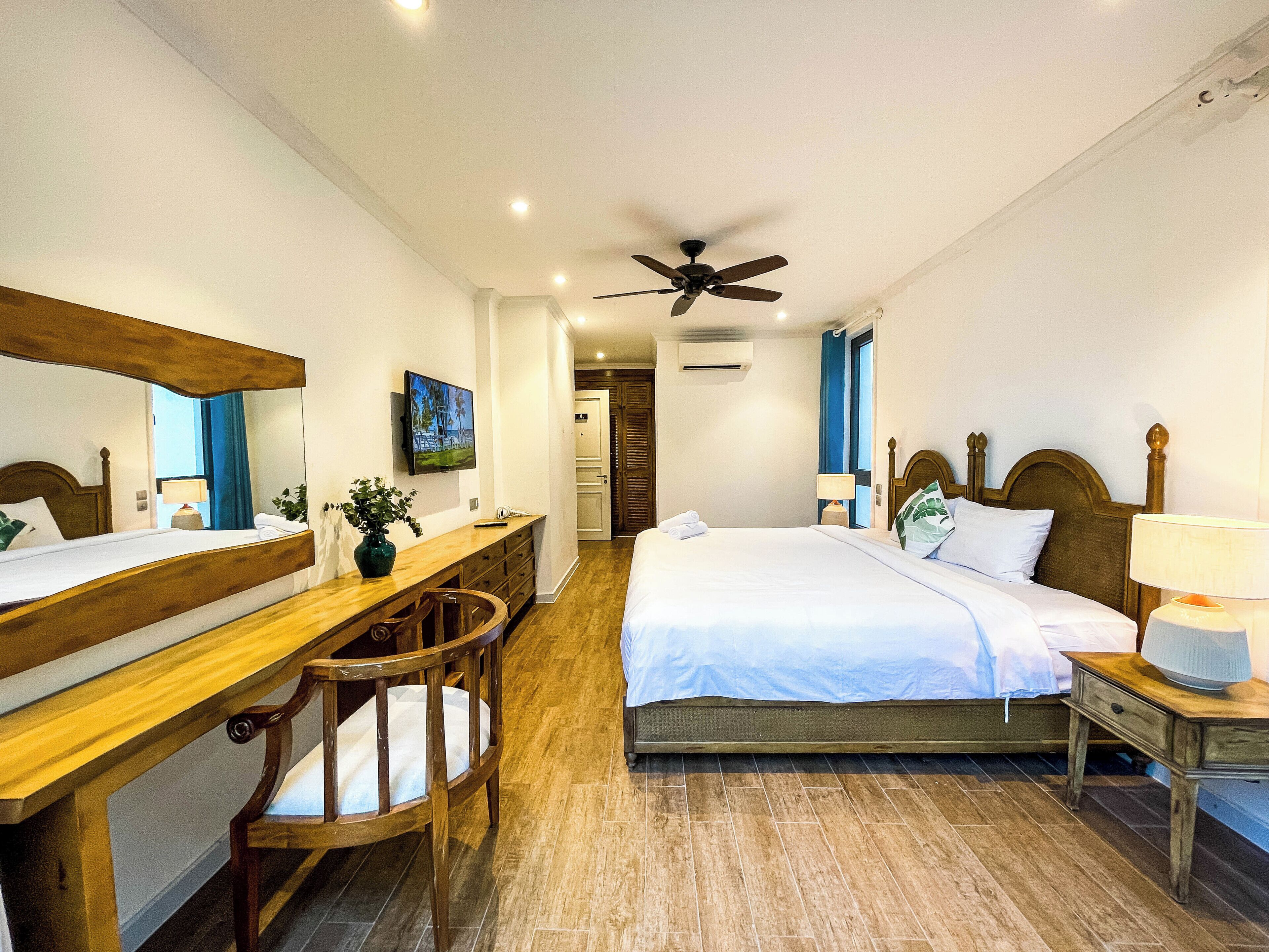 Biệt thự dành cho gia đình, 4 phòng ngủ, không hút thuốc, quang cảnh vườn | Bàn, khu vực làm việc phù hợp cho laptop, màn/rèm cản sáng 
