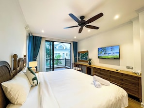 Villa familiar, 4 habitaciones, para no fumadores, vista al jardín | Escritorio, espacio para trabajar con laptop y cortinas blackout