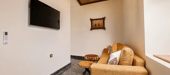 Hotel Paradise KMA