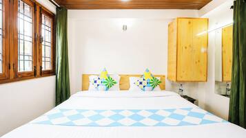 Hypo-allergenic bedding available, desk, soundproofing, WiFi (free)
