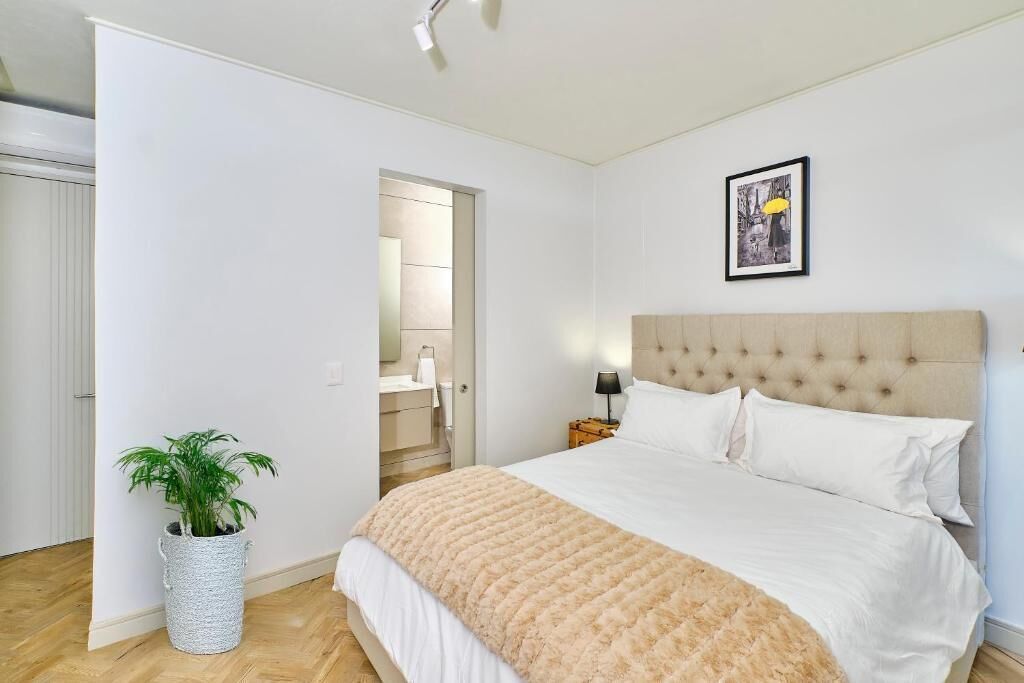Deluxe Studio Suite, Balcony | Peti besi dalam bilik, Wi-fi percuma 